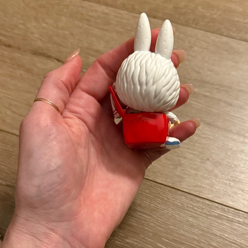 Coca-Cola Labubu Figure - Picture 4 of 6